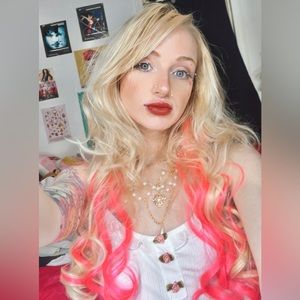 Blonde & hot pink curly extensions
